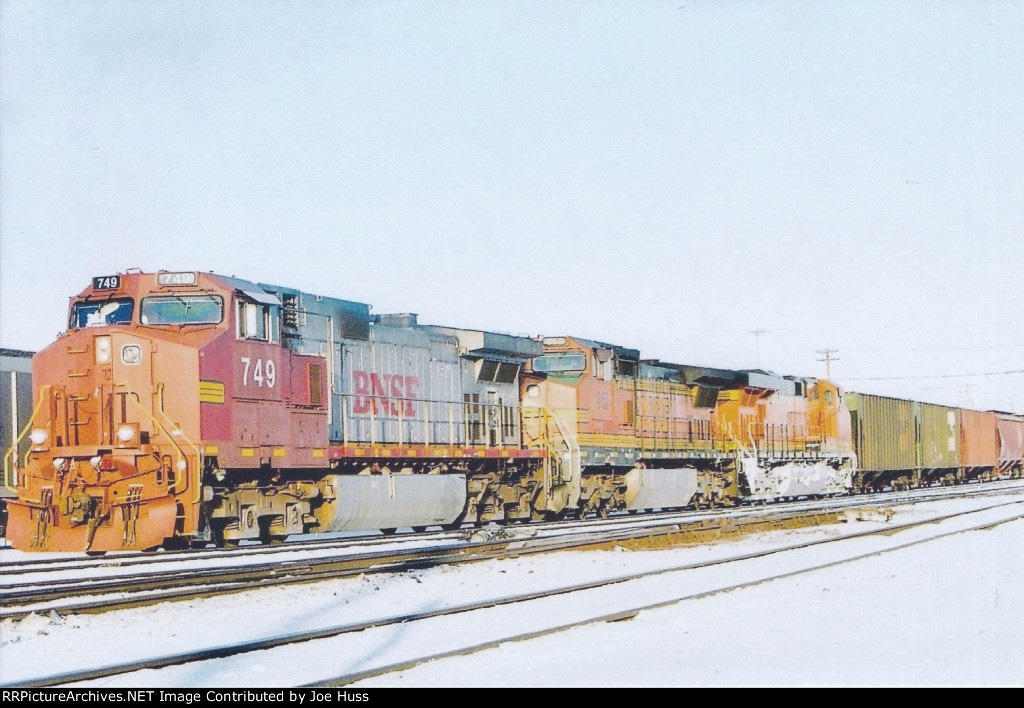 BNSF 749 West